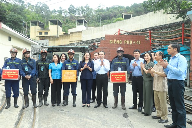 Quảng Ninh: Thợ mỏ sôi nổi thi đua Tháng 5 (21/5/2023)